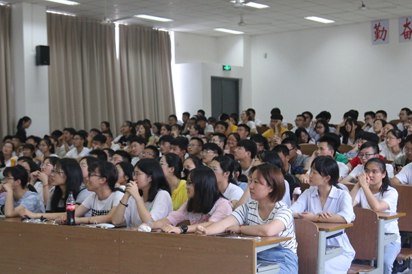 1.图为云顶国际8588yd员工组织招新活动现场。记者 夏瑞雪 摄.jpg